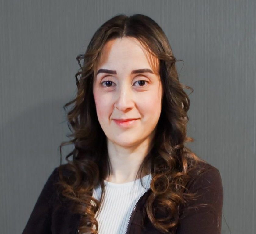 a headshot image of Laura Bonilla, an employee of Tus Nua Lawn and Landscape